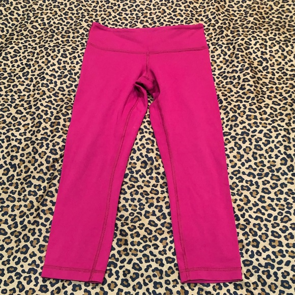 Lululemon Wunder Under Crop Bumble Berry Size * 4 * - Picture 11 of 12